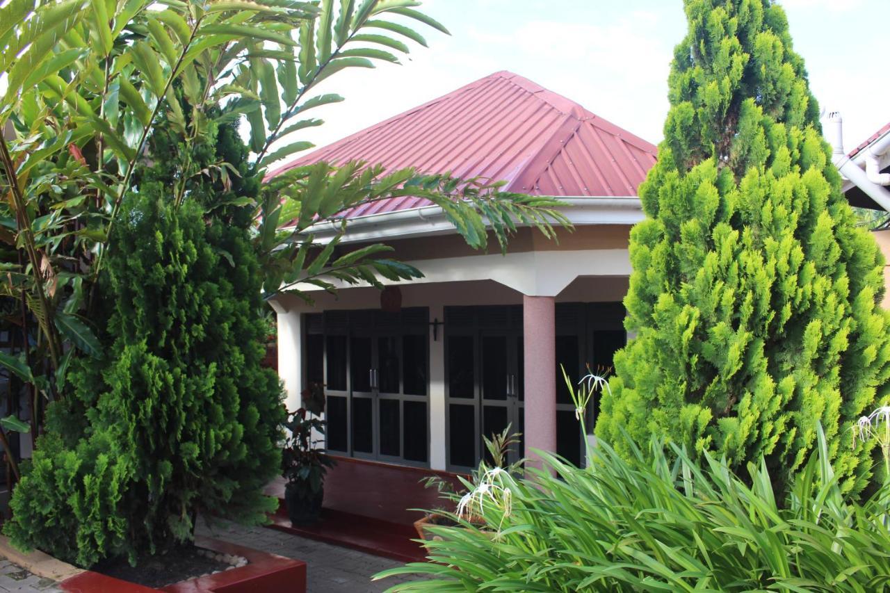 Montane Safaris Hotel Fort Portal Exterior foto